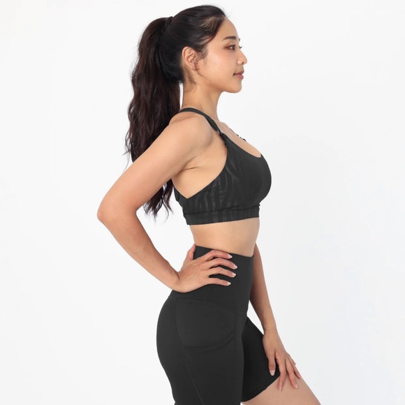 Venice High Impact Full Coverage Nursing Sports Bra (Black Tiger) - Picture 5 of 8